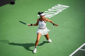 详解棒球规则中的死球转活球过程逻辑及其对跑垒员进垒时机的影响